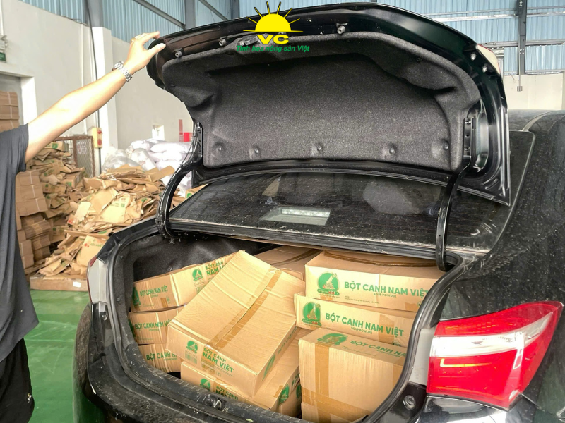 Các chuyến xe thiện nguyện Lào Cai tại công ty Vũ Công, mang bột canh Nam Việt tới bà con