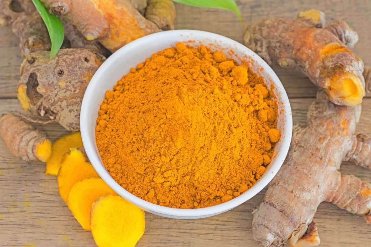 Ứng dụng thực tiễn của bột nghệ đỏ