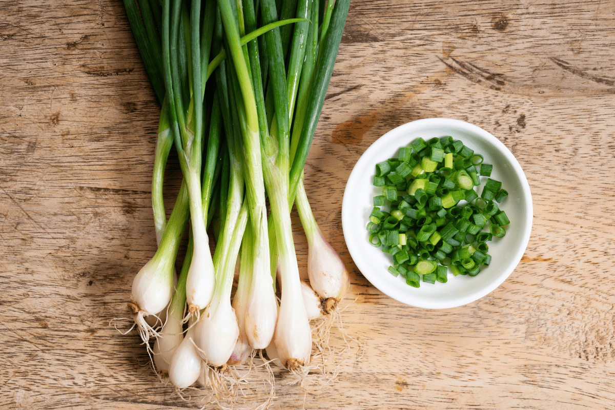 Hành lá sấy khô Vũ Công – Gia vị tiện lợi, giữ trọn hương vị Việt trong từng món ăn