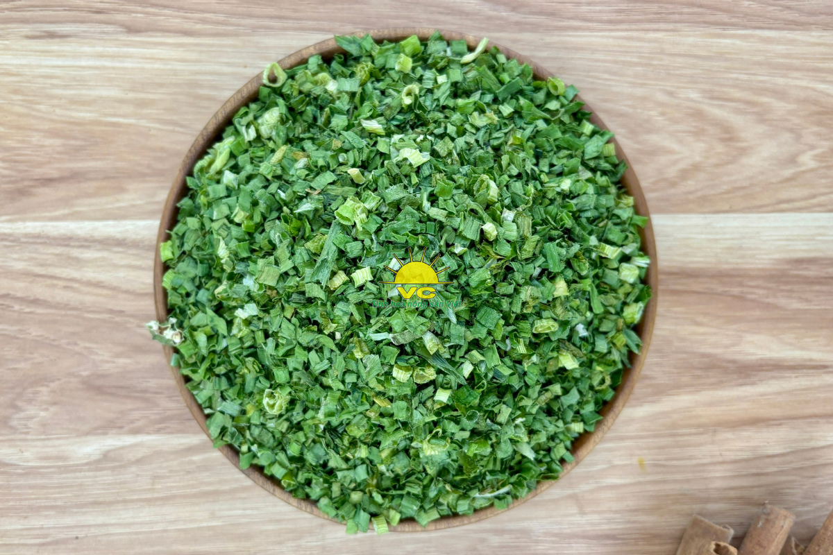 Hành lá sấy khô Vũ Công – Gia vị tiện lợi, giữ trọn hương vị Việt trong từng món ăn