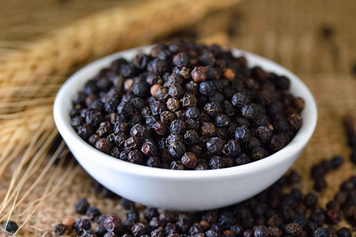 Nhận Biết Tiêu Đen Và Tiêu Trắng Chính Xác Nhất (Đừng nhầm khi mua và nấu)