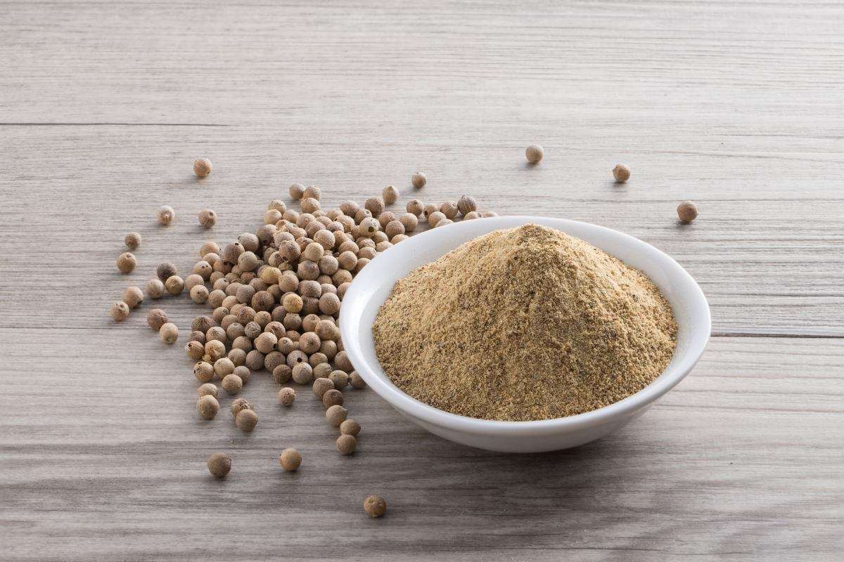 Nhận Biết Tiêu Đen Và Tiêu Trắng Chính Xác Nhất (Đừng nhầm khi mua và nấu)